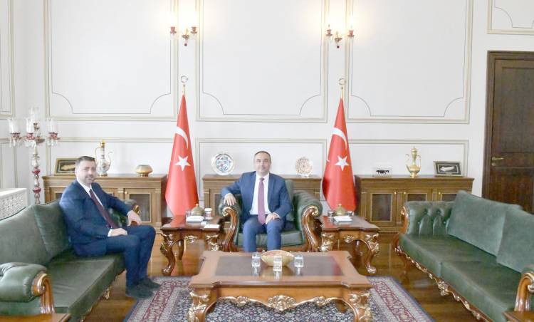 Alpay Var, Vali Recep Soytürk’ü makamında ziyaret etti.