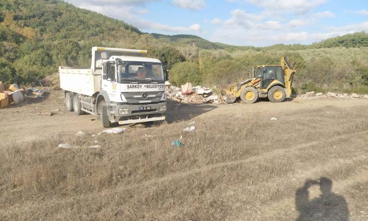 Belediye Ekipleri Haber Sonrası Molozları Ve Çöpleri Kaldırdı