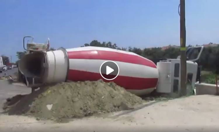 Beton Mikseri Devrildi: 1 Yaralı
