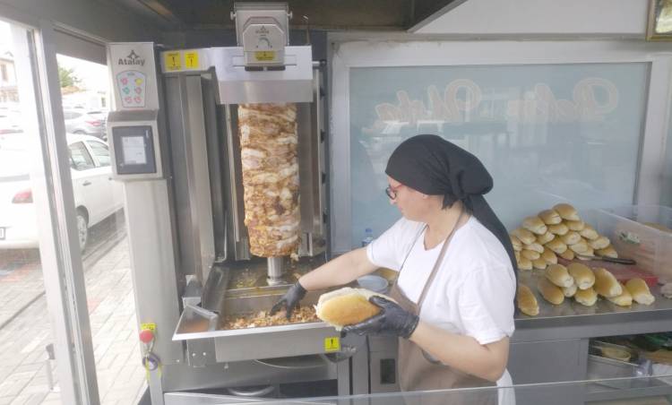 Döner  Başında Kadın Usta