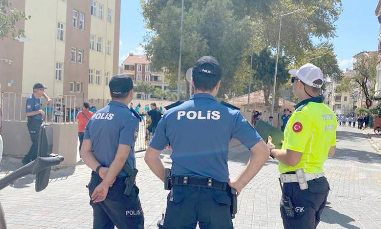 Emniyetten sıkı denetim: Okullar abluka altında