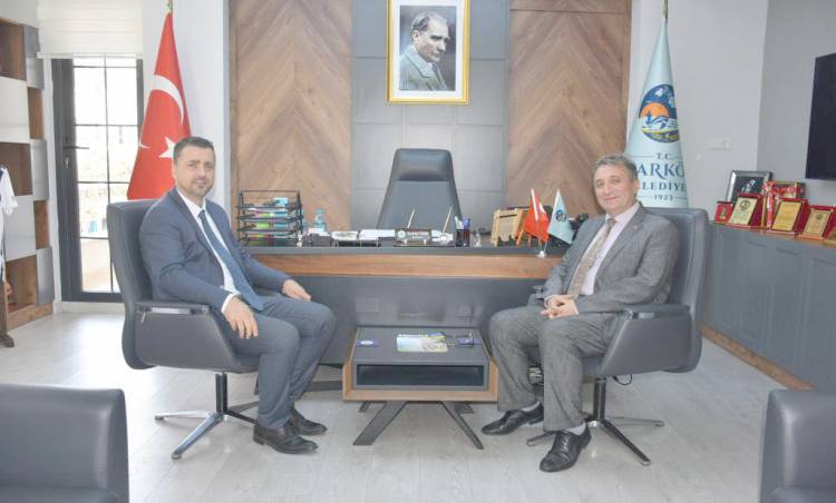 İlçe Kaymakamı  Dr. Ahmet Naci Helvacı’dan  Başkan Alpay Var’a iade-i ziyaret