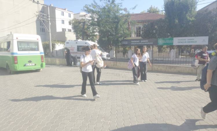 ''KAYMAKAM AMCA BİZİM ULAŞIM SORUNUMUZU ÇÖZ''
