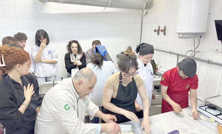 4. KUŞAK KATMER USTASI ÖĞRENCİLERLE BULUŞTU