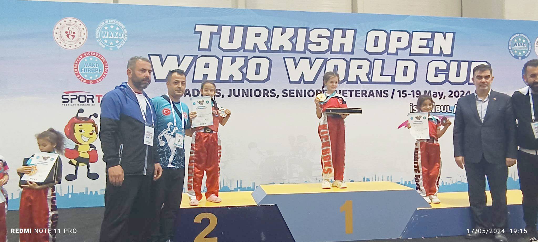 Minik Sporcularımız Dünya Kupasından 2.'lik ve 3.'lük ile Döndüler
