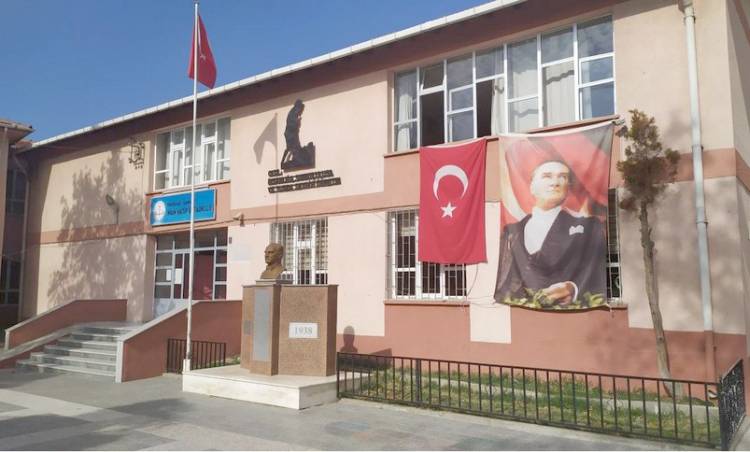 Şarköy'de  okul binaları  yıkıldığıyla kaldı
