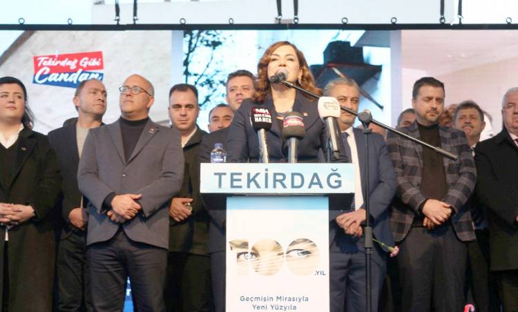Yüceer Parti Binası Önünde Partililerle Buluştu